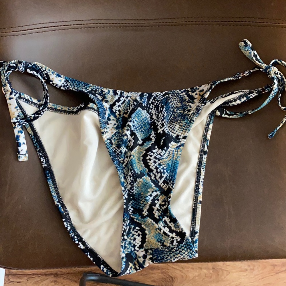 never worn target bikini bottoms